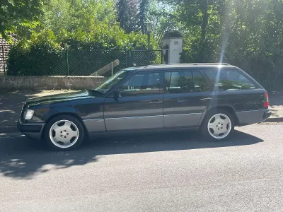 Usata Mercedes E280 193 CV (141 kW) 1995 Nero Berlina