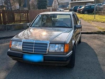 Gebraucht Mercedes E230 97 PS (71 kW) 1990 Braun Limousine