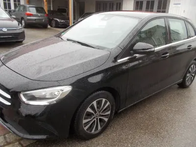 Gebraucht Mercedes B180 116 PS (85 kW) 2021 Schwarz Kleinwagen