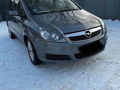 Silber Gebraucht 2005 Opel Zafira Van / Kleinbus | 3.400 €