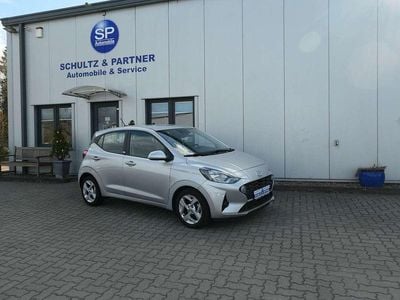 Gebraucht Hyundai i10 Trend 67 PS (49 kW) 2021 Silber Kleinwagen