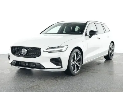 Używany Volvo V60 Plus 310 KM (228 kW) 2025 Biały Kombi