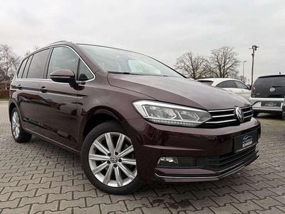 Rot Gebraucht 2019 VW Touran Highline Van / Kleinbus | 22.690 € (Fairer Preis)