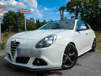 Gebraucht Alfa Romeo Giulietta Quadrifoglio 235 PS (172 kW) 2010 Weiß Kleinwagen