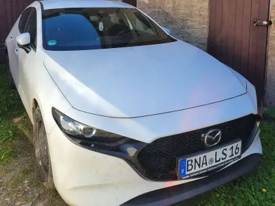 Używany Mazda 3 Selection 122 KM (89 kW) 2019 Biały Sedan/Limuzyna