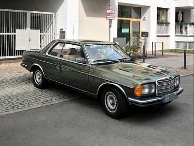 Usata Mercedes 230 136 CV (100 kW) 1984 Verde Coupé