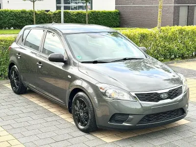 Gebraucht Kia Ceed 90 PS (66 kW) 2011 Grau Kleinwagen
