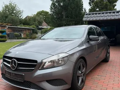 Gebraucht Mercedes A180 122 PS (89 kW) 2014 Grau Kleinwagen