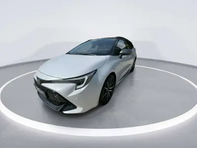 Neu Toyota Corolla Hybrid Sport 179 PS (131 kW) 2026 Platinum white pearl mc. Kombi