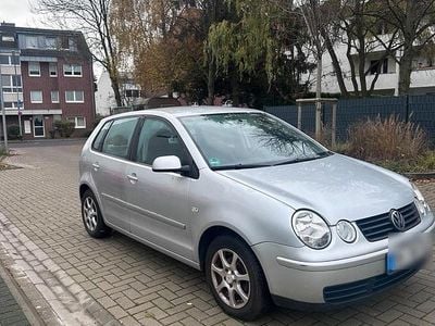 Grau Gebraucht 2002 VW Polo Kleinwagen | 3.200 € (Fairer Preis)