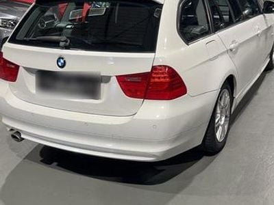 Gebraucht BMW 320 184 PS (135 kW) 2010 Weiß Kombi