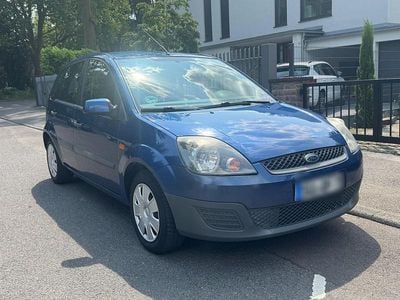 Gebraucht Ford Fiesta 70 PS (51 kW) 2006 Blau Kleinwagen