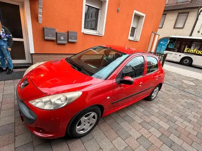Gebraucht Peugeot 206+ 68 PS (50 kW) 2009 Rot Kleinwagen