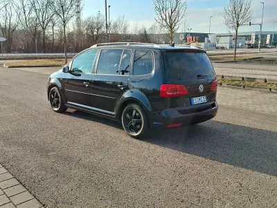 Gebraucht VW Touran Cup 140 PS (102 kW) 2014 Schwarz Van / Kleinbus