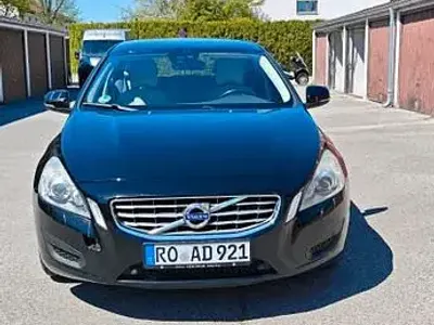 Gebraucht Volvo V60 163 PS (119 kW) 2011 Schwarz Kombi