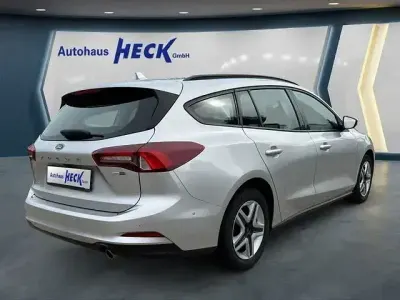 Gebraucht Ford Focus Cool & Connect 125 PS (91 kW) 2022 Silber Limousine