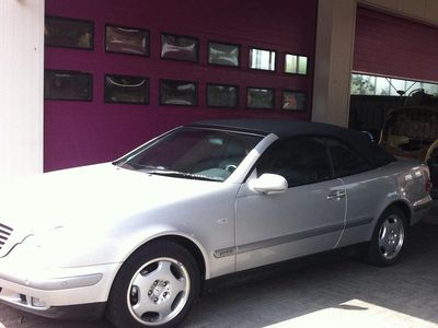 Silber Gebraucht 1999 Mercedes CLK200 Cabrio | 22.000 €