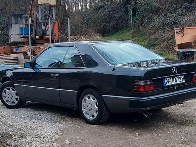 Gebraucht Mercedes 230 136 PS (100 kW) 1990 Schwarz Coupé