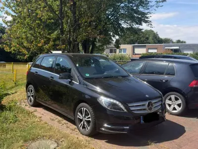 Gebraucht Mercedes B180 116 PS (85 kW) 2014 Schwarz Kleinwagen