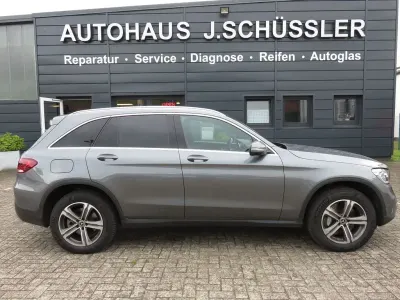 Gebraucht Mercedes GLC300 194 PS (142 kW) 2022 Selenitgrau SUV