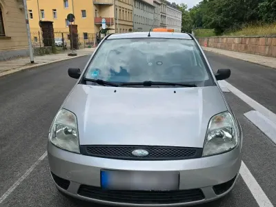 Gebraucht Ford Fiesta 69 PS (50 kW) 2005 Grau Kleinwagen
