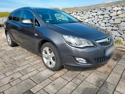 Gebraucht Opel Astra 165 PS (121 kW) 2011 Grau Kombi