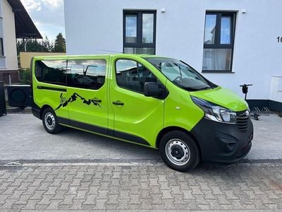 Second-hand Opel Vivaro 125 CP (91 kW) 2018 Verde Monovolum