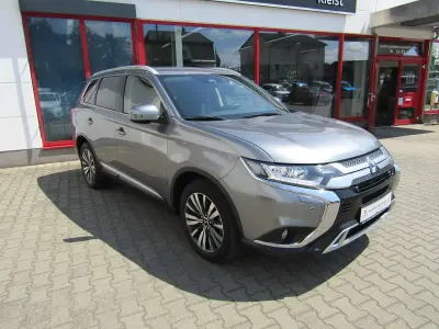 Gebraucht Mitsubishi Outlander 150 PS (110 kW) 2019 Platinum grau SUV