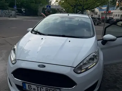 Usata Ford Fiesta 101 CV (74 kW) 2016 Bianco Utilitaria