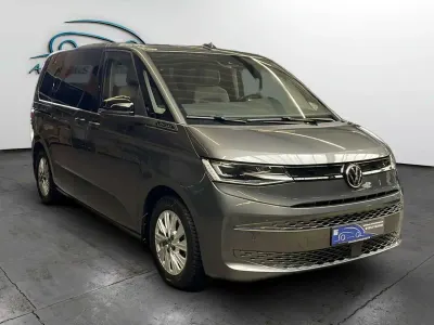 Gebraucht VW Multivan Basis 204 PS (150 kW) 2024 Indiumgrau Van / Kleinbus