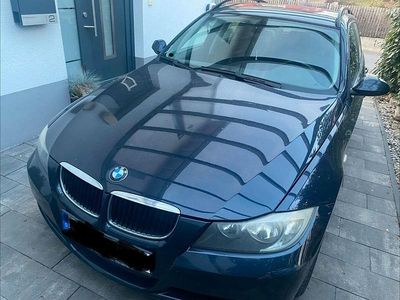 Gebraucht BMW 320 177 PS (130 kW) 2007 Blau Kombi