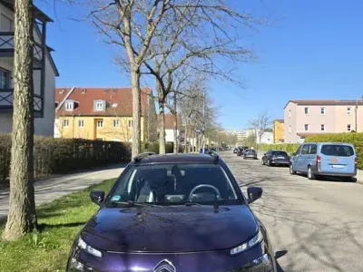 Gebraucht Citroën C4 Shine 99 PS (72 kW) 2016 Violett Limousine