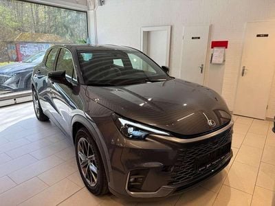 Neu Lexus LBX 136 PS (100 kW) 2026 Sonic grey SUV