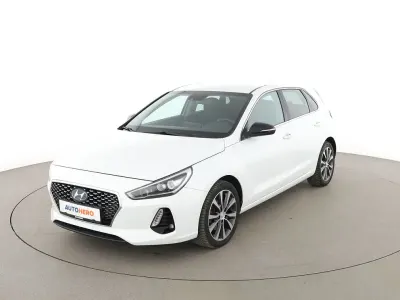 Gebraucht Hyundai i30 Intro Edition 120 PS (88 kW) 2017 Weiß Limousine