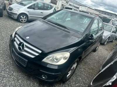 Gebraucht Mercedes B180 109 PS (80 kW) 2011 Schwarz Van / Kleinbus