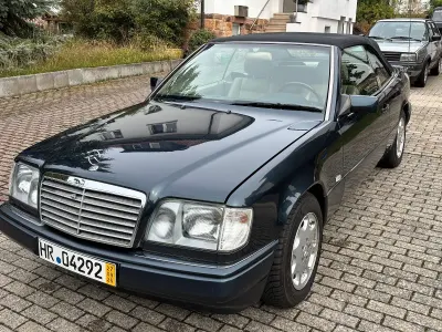 Gebraucht Mercedes E320 220 PS (161 kW) 1996 Blau Cabrio
