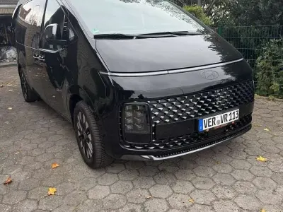 Gebraucht Hyundai Staria Signature 160 PS (117 kW) 2025 Schwarz Van / Kleinbus