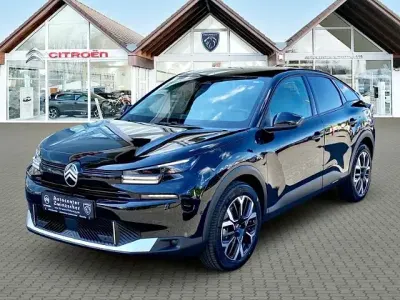 Neu Citroën C4 PureTech 131 PS (96 kW) 2025 Perla nera schwarz SUV