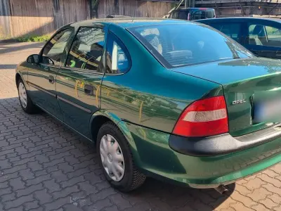 Gebraucht Opel Vectra 77 PS (56 kW) 1995 Grün Limousine