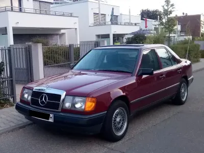 Gebraucht Mercedes E230 133 PS (97 kW) 1989 Rot Limousine