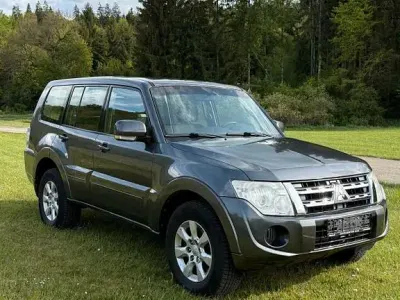 Gebraucht Mitsubishi Pajero Invite 200 PS (147 kW) 2012 Grau SUV