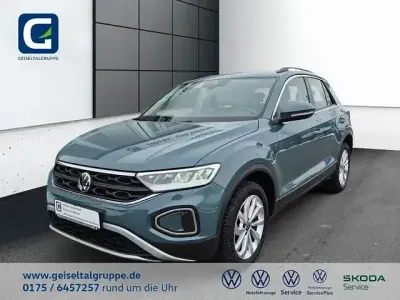 Käytetty VW T-Roc Life 150 HP (110 kW) 2023 Sininen Katumaasturi