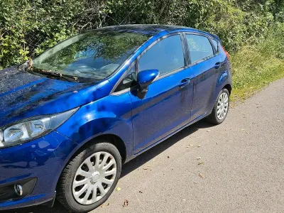 Gebraucht Ford Fiesta 82 PS (60 kW) 2016 Blau Kleinwagen