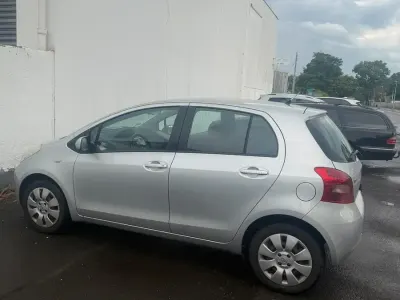 Gebraucht Toyota Yaris 87 PS (63 kW) 2007 Silber Kleinwagen