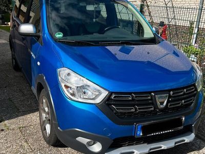 gebraucht Dacia Lodgy Stepway plus 7-Sitzer (blue dci115), Anhängerkupplung