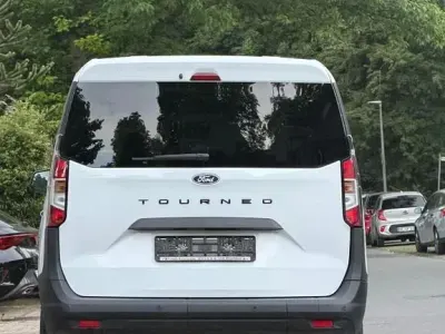 Gebraucht Ford Tourneo Courier Trend 101 PS (74 kW) 2025 Weiß Van / Kleinbus
