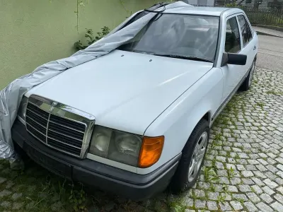 Gebraucht Mercedes E200 75 PS (55 kW) 1987 Weiß Limousine
