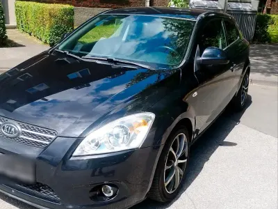 Gebraucht Kia Ceed 90 PS (66 kW) 2008 Schwarz Kleinwagen