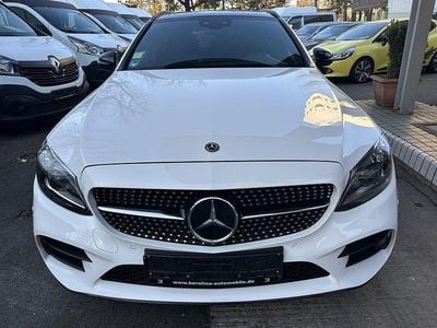 Weiß Gebraucht 2019 Mercedes C300e AMG Limousine | 23.990 € (Etwas zu teuer)