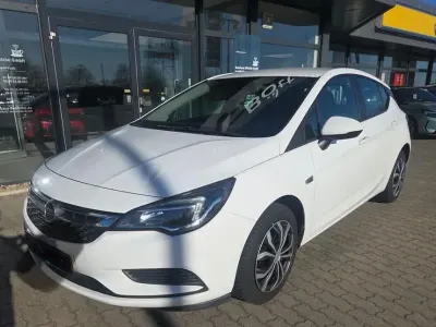 Gebraucht Opel Astra Innovation 105 PS (77 kW) 2016 Weiß Limousine